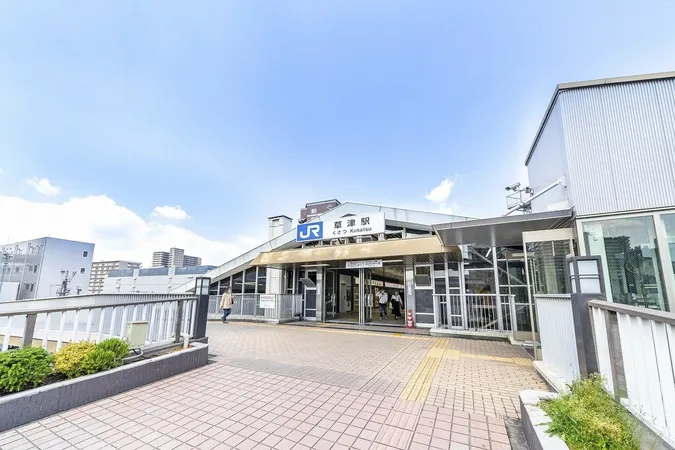バス停「青山5丁目」まで停歩4分、バス乗車27分。