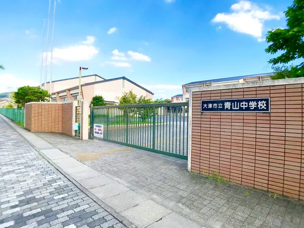徒歩9分。