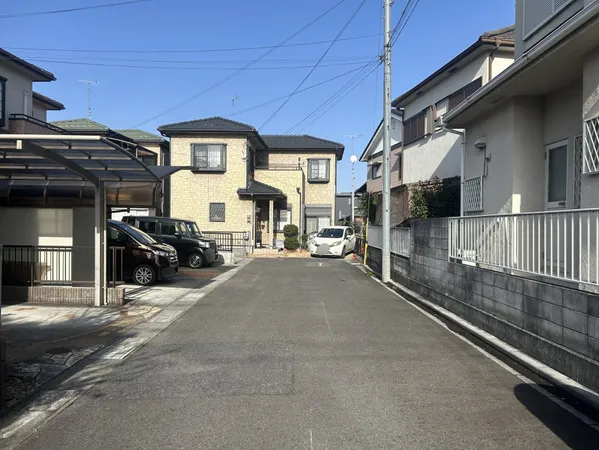 北西側前面道路