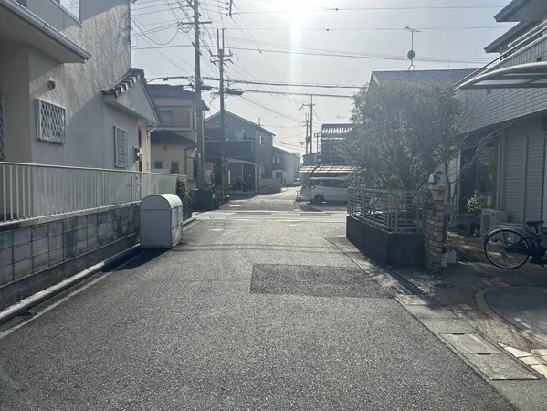 北西側前面道路