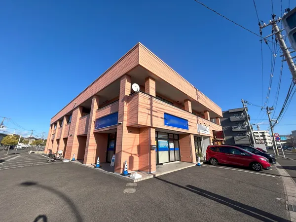 外観を南西側から撮影