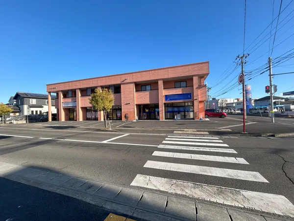 外観を西側道路から撮影