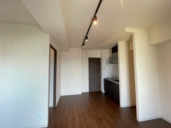 室内（バルコニー側から撮影）