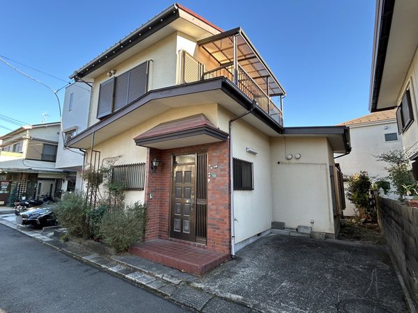 座間市ひばりが丘2丁目 古家付き土地 前面道路含む外観 座間市ひばりが丘2丁目 古家付き土地 前面道路含む外観