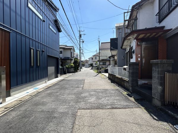 大和市西鶴間4丁目 古家付土地 前面道路含む外観