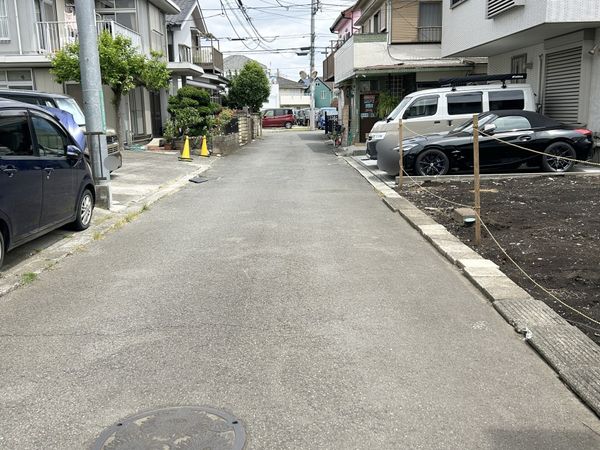 座間市ひばりが丘2丁目 土地 前面道路含む外観