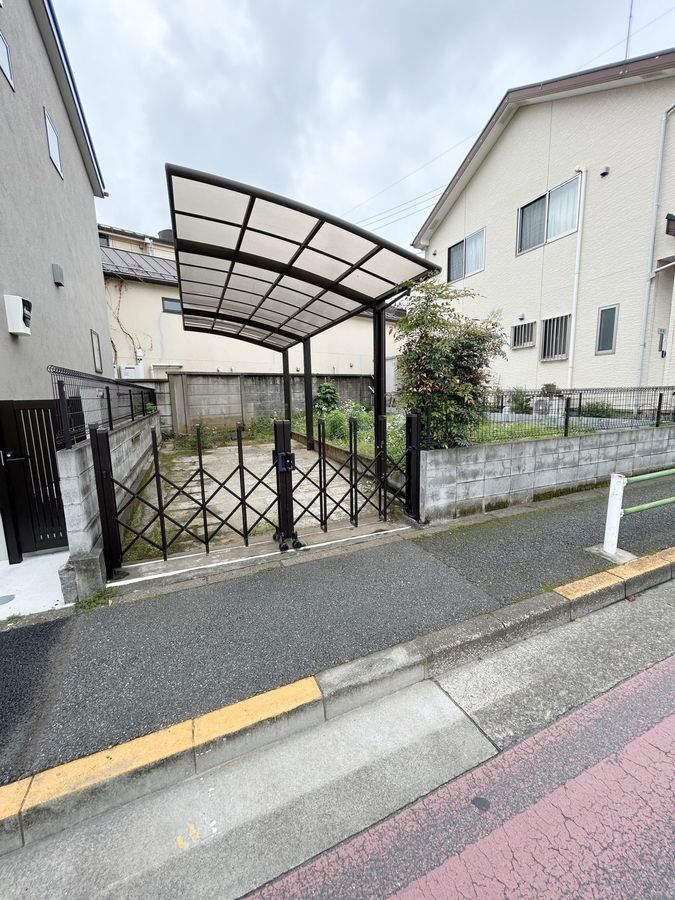 前面道路含む外観