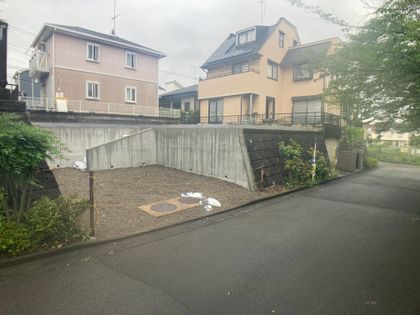 座間市緑ヶ丘 土地 前面道路含む外観