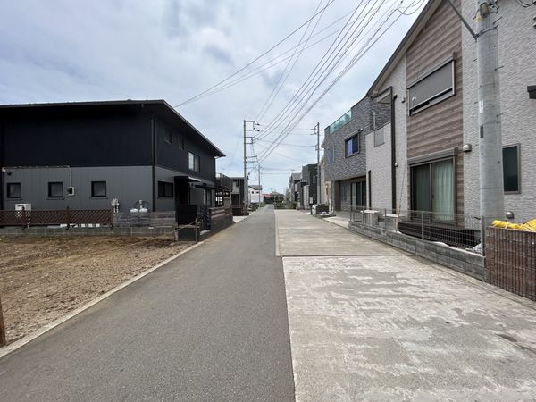 綾瀬市深谷中3丁目土地 NO.3 前面道路含む外観 綾瀬市深谷中3丁目土地 NO.3 前面道路含む外観