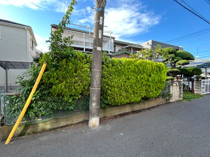 大和市西鶴間2丁目 古家付土地 前面道路含む外観