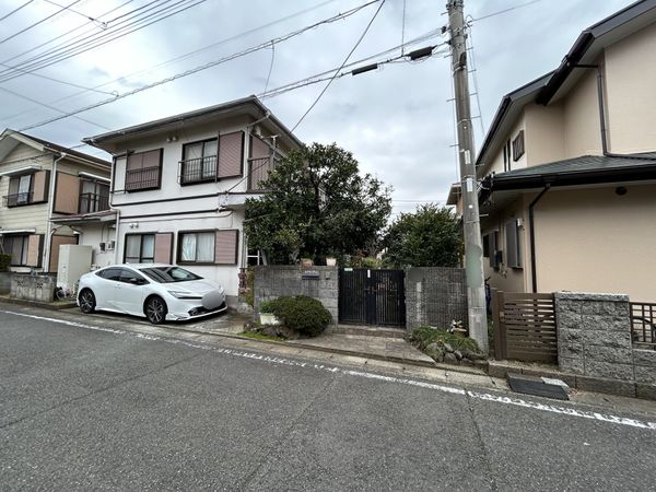 大和市渋谷3丁目 古家付土地 前面道路含む外観 大和市渋谷3丁目 古家付土地 前面道路含む外観