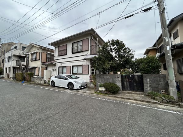 大和市渋谷3丁目 古家付土地 前面道路含む外観 大和市渋谷3丁目 古家付土地 前面道路含む外観