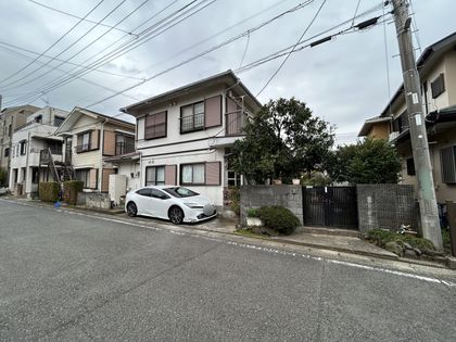 大和市渋谷3丁目 古家付土地 前面道路含む外観