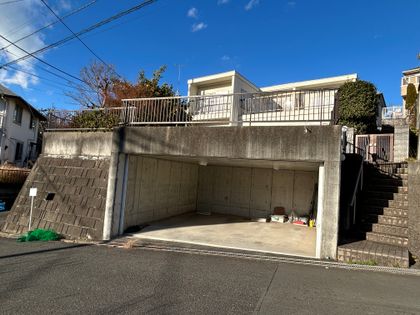 大和市つきみ野7丁目 古家付土地 前面道路含む外観