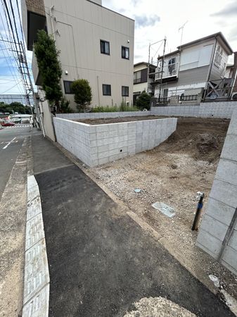 大和市草柳1丁目 新築1号棟 前面道路含む外観 大和市草柳1丁目 新築1号棟 前面道路含む外観