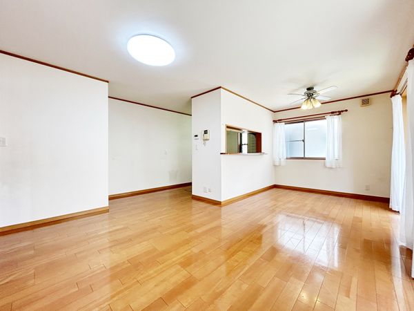 座間市ひばりが丘2丁目 戸建 リビング