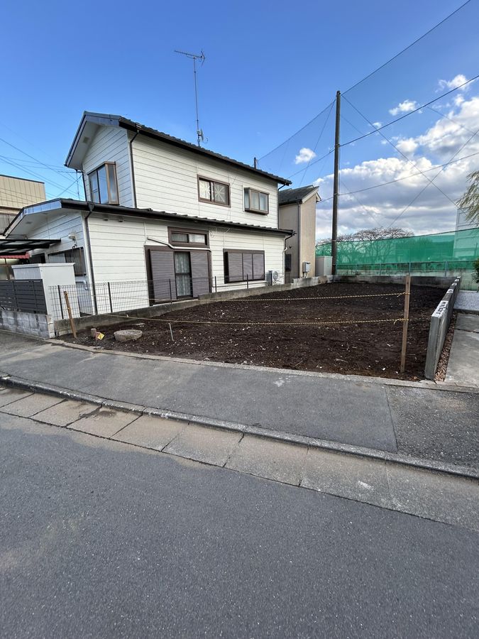 前面道路含む外観