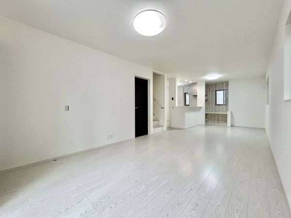 緑ケ丘5丁目 新築戸建2号棟 リビング