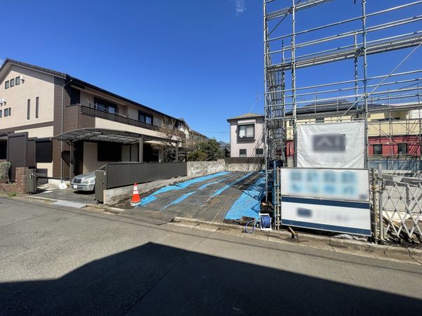 前面道路含む外観
