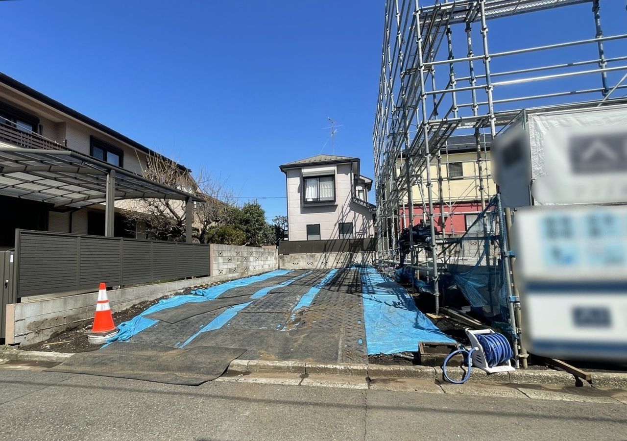 前面道路含む外観