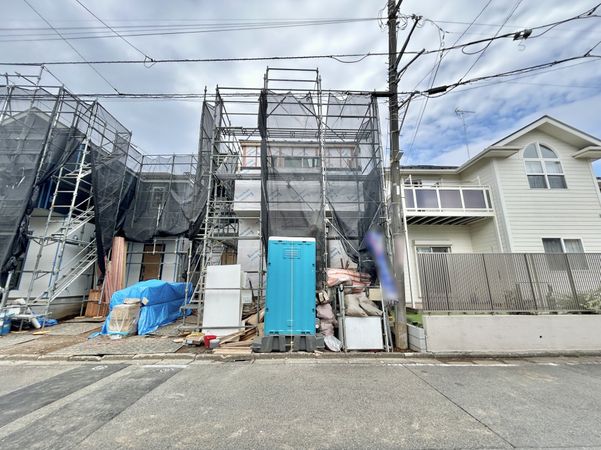 前面道路含む外観