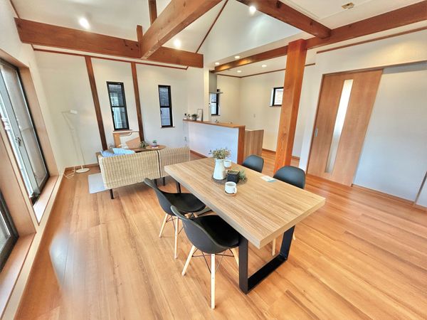 相模が丘2丁目 戸建 リビング