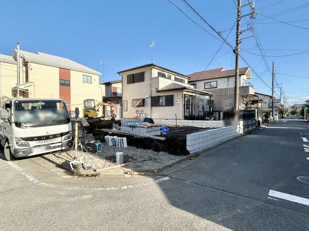 由野台1丁目 新築戸建 2号棟 前面道路含む外観 由野台1丁目 新築戸建 2号棟 前面道路含む外観