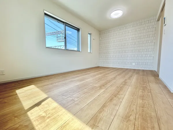 【LDK　約12.1帖】LDKだけで窓が大小合わせて6か所あり、採光・通風良好です。