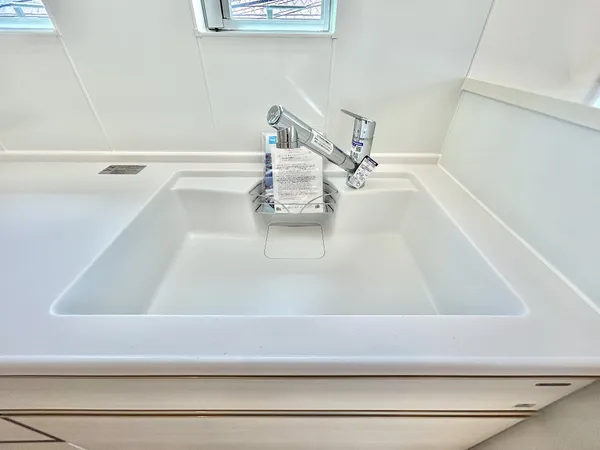 【キッチンシンク】シンクとワークトップの接合部に隙間がない為、お手入れがしやすいです。