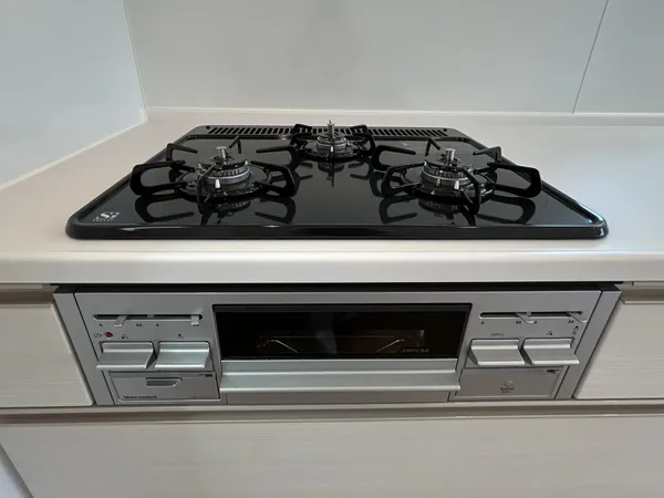 【ガスコンロ】同時調理で家事の効率をあげてくれる3口ガスコンロです。