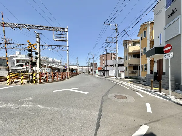 【前面道路】お食事や毎日のお買い物に便利な小田急マルシェ相武台まで徒歩2分。