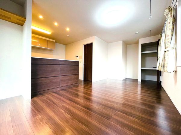 弥栄2丁目 戸建 リビング