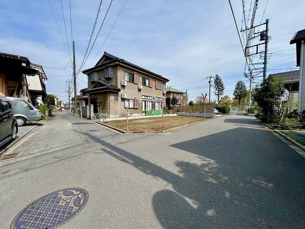 御園5丁目 新築戸建 前面道路含む外観 御園5丁目 新築戸建 前面道路含む外観