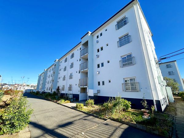 相武台団地 1512号棟 外観 相武台団地 1512号棟 外観