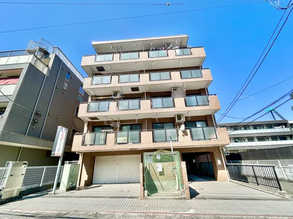 【外観】カフェ、美容室、クリニックなど60店舗以上が立ち並ぶ「銀座通り商店街」沿いの立地。近隣にコンビニ、スーパー、ドラッグストアなどが充実しております。