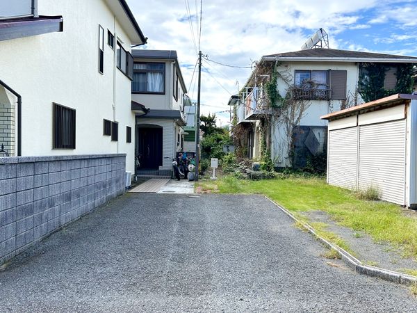前面道路含む外観
