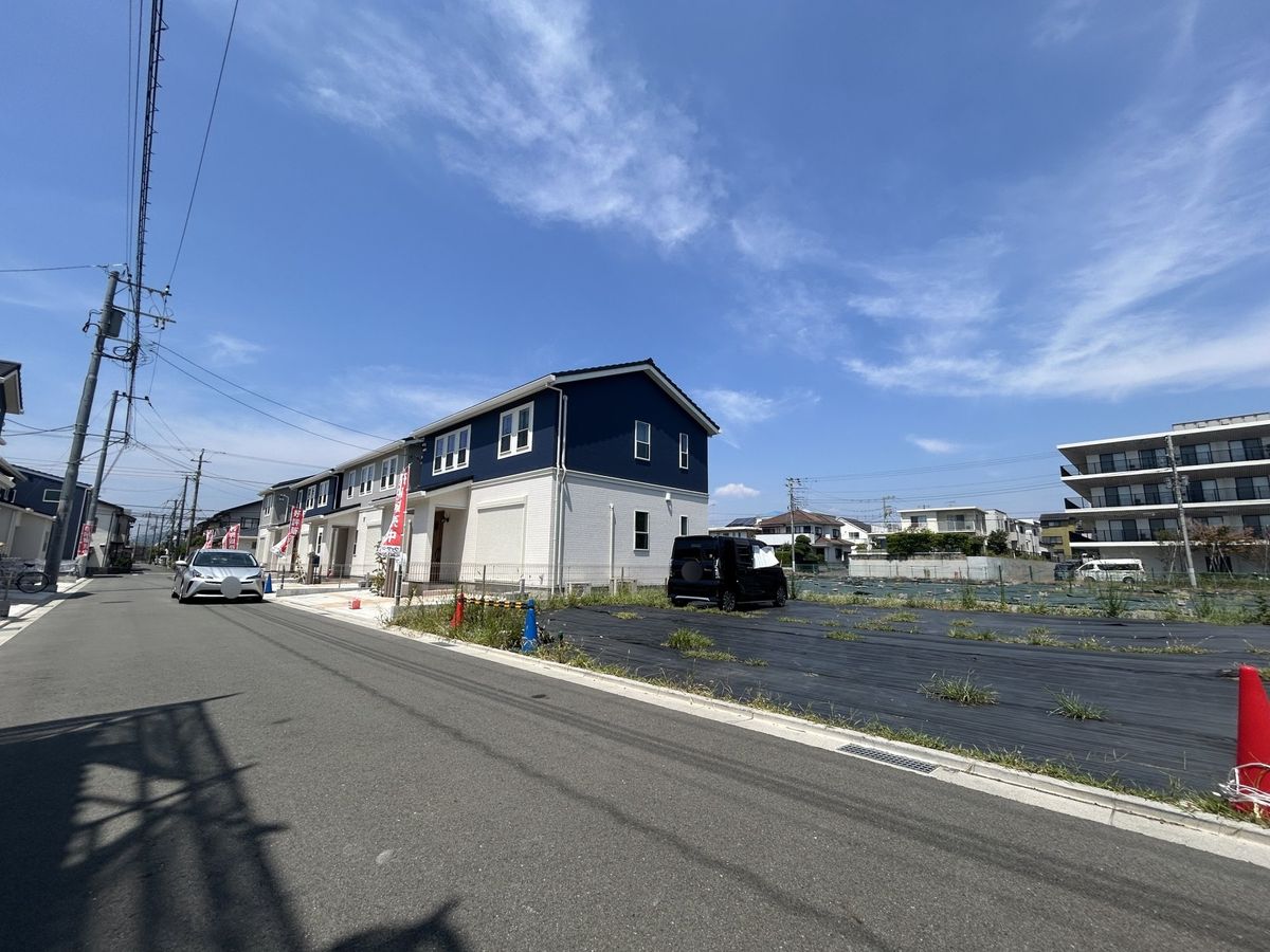前面道路含む外観
