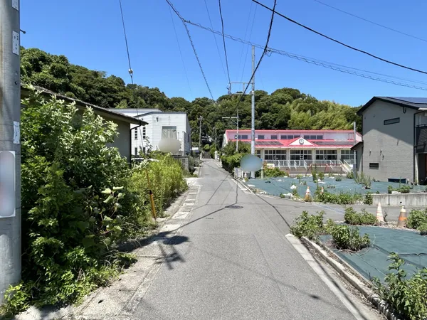 東側前面道路