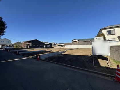 中郡大磯町国府本郷 土地 3区画 前面道路含む外観
