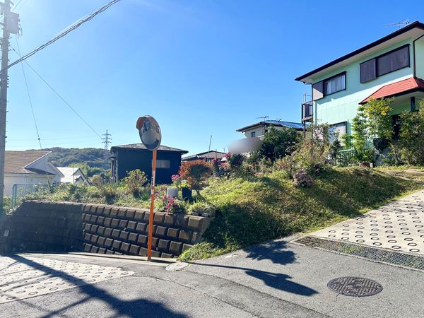 平塚市出縄 土地 前面道路含む外観 平塚市出縄 土地 前面道路含む外観
