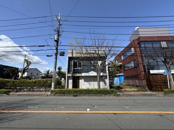 小田原市飯泉 土地 前面道路含む外観