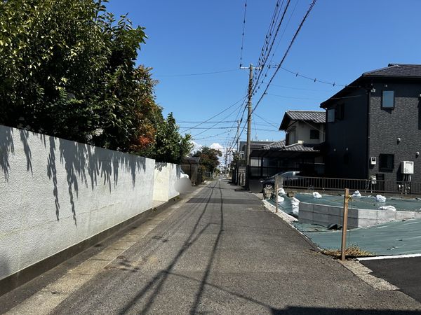 平塚市達上ケ丘 土地 前面道路含む外観 平塚市達上ケ丘 土地 前面道路含む外観