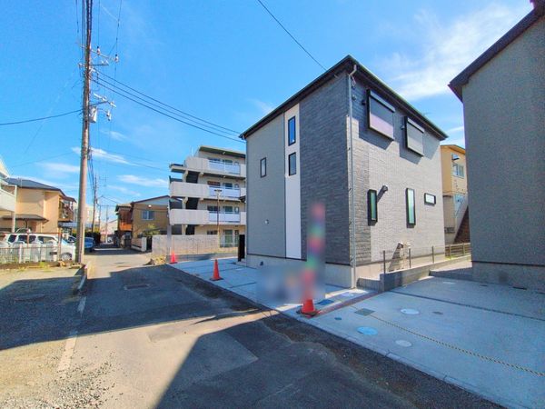 平塚市田村6丁目 新築戸建 2号棟 前面道路含む外観 平塚市田村6丁目 新築戸建 2号棟 前面道路含む外観