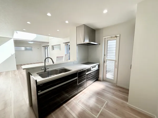 キッチンワークしながら大切な家族との会話を楽しむ。家族のコミュニケーションが生まれるキッチンです。