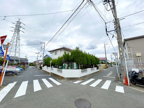 前面道路含む外観