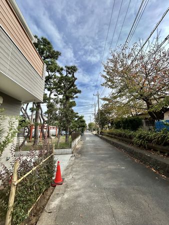 前面道路含む外観