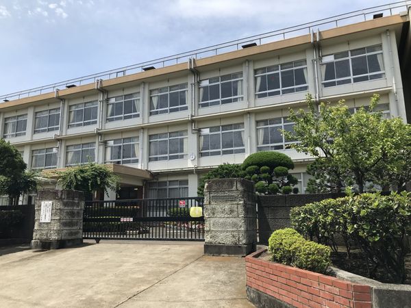 平塚市立浜岳中学校（約740ｍ）