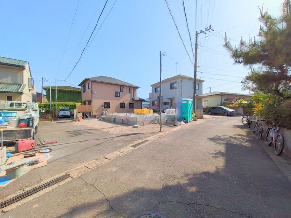 前面道路含む外観