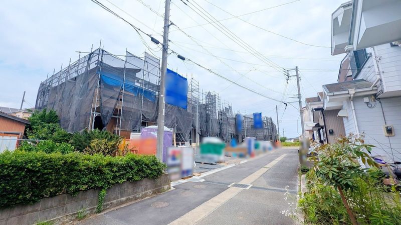 平塚市入野 新築戸建 5号棟 前面道路含む外観 平塚市入野 新築戸建 5号棟 前面道路含む外観