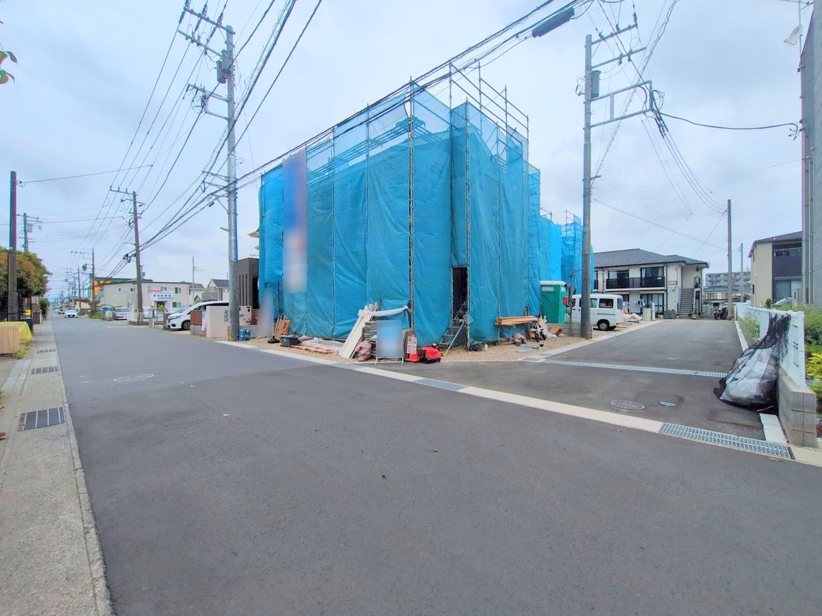 前面道路含む外観